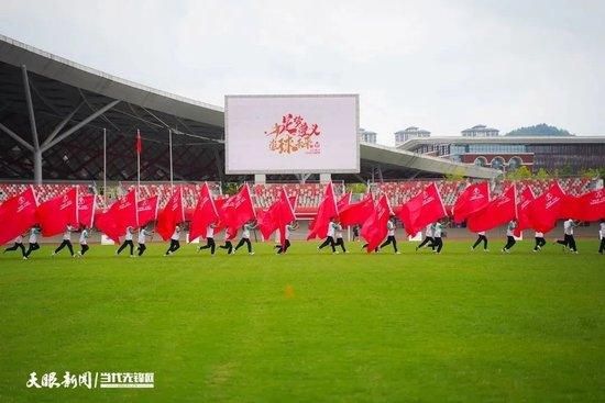 看什么房？不就是想叫自己过来、好跟自己显摆显摆他们要买汤臣一品了吗？马岚心里气得难受，但因为不敢不给萧家老大面子，只能跟老公一起赶过来当陪衬。